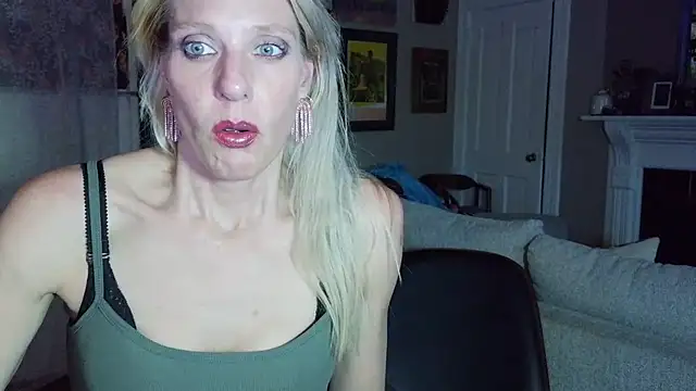 Glamazonx online show from April 22, 1:45 am