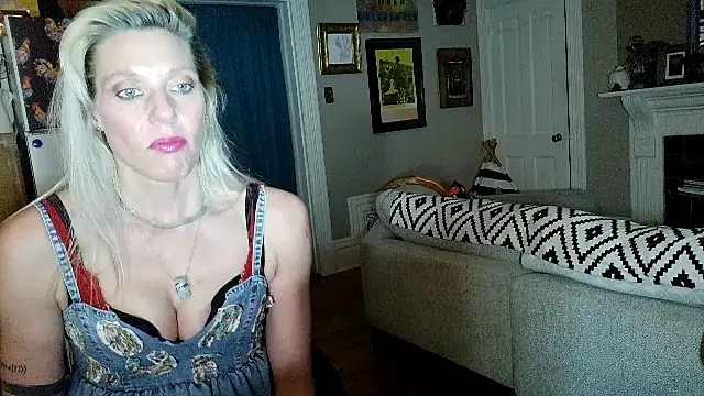 Glamazonx online show from February 25, 1:50 am