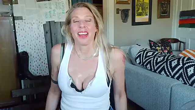 Glamazonx online show from April 5, 11:33 pm