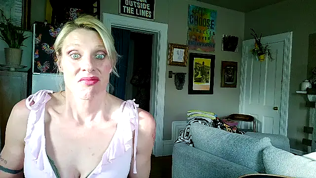 Glamazonx online show from May 3, 1:04 pm