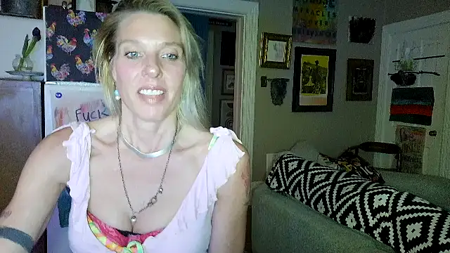 Glamazonx online show from March 22, 1:20 am