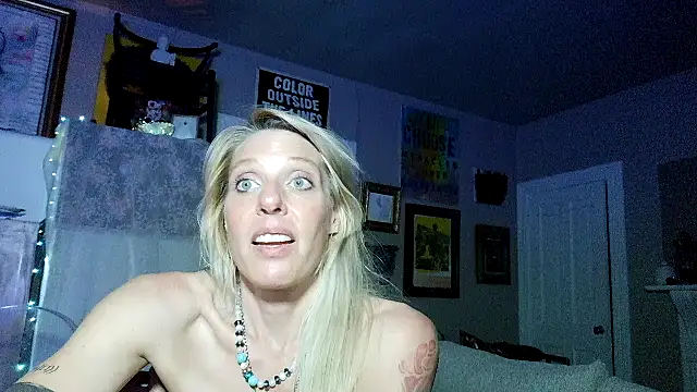 Glamazonx online show from April 15, 7:03 am