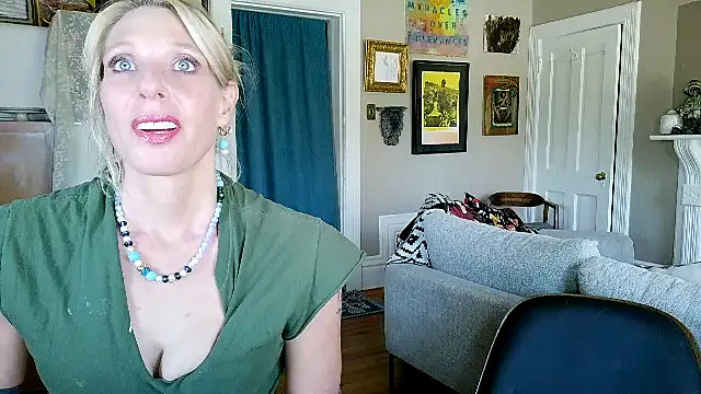 Glamazonx online show from April 19, 5:03 pm