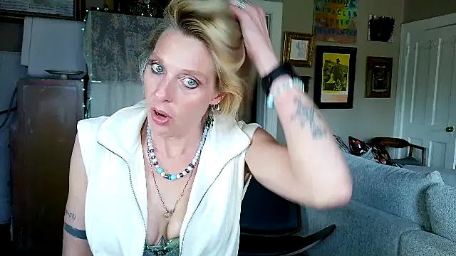 Glamazonx online show from April 12, 11:52 pm