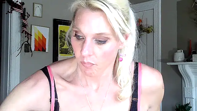 Glamazonx online show from November 30, 9:15 pm