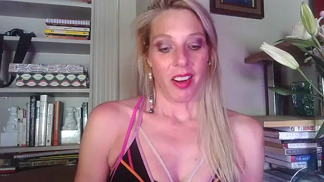 Glamazonx online show from April 27, 8:40 pm