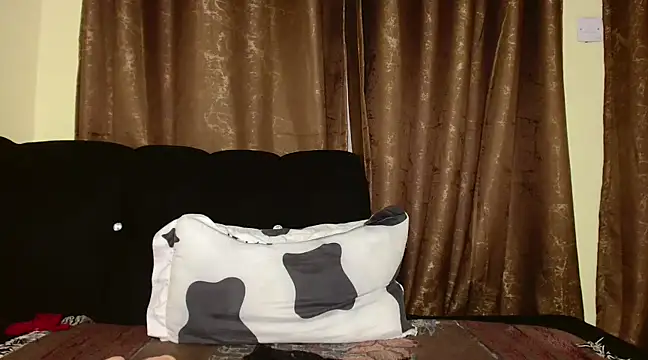 Snapshot of queencydoll chatting on December 1, 11:10 pm queencydoll online show from December 1, 11:10 pm