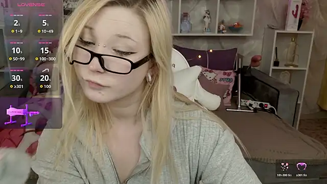 Snapshot of MeowkaKitty chatting on February 25, 2:12 am MeowkaKitty online show from February 25, 2:12 am