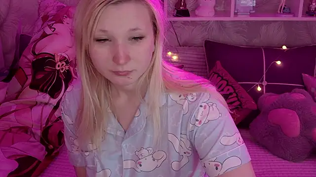 Snapshot of MeowkaKitty chatting on February 14, 2:56 am MeowkaKitty online show from February 14, 2:56 am