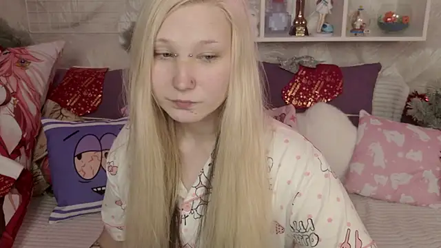 Snapshot of MeowkaKitty chatting on December 22, 2:22 am MeowkaKitty online show from December 22, 2:22 am