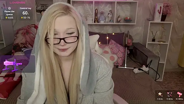 Snapshot of MeowkaKitty chatting on January 11, 1:23 am MeowkaKitty online show from January 11, 1:23 am