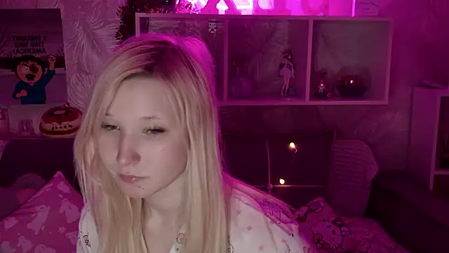 Snapshot of MeowkaKitty chatting on February 7, 2:19 am MeowkaKitty online show from February 7, 2:19 am