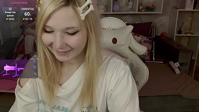 Snapshot of MeowkaKitty chatting on February 23, 2:02 am MeowkaKitty online show from February 23, 2:02 am