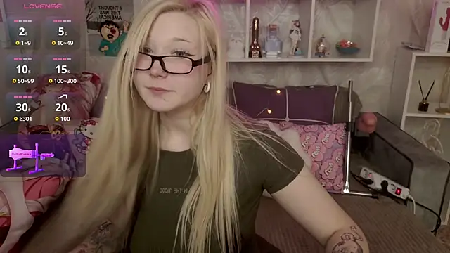 Snapshot of MeowkaKitty chatting on January 8, 3:01 am MeowkaKitty online show from January 8, 3:01 am