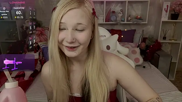 Snapshot of MeowkaKitty chatting on December 21, 1:41 am MeowkaKitty online show from December 21, 1:41 am