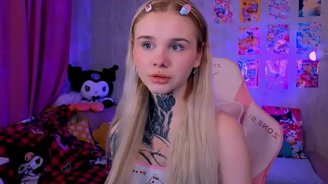 Britney Lynch online show from February 22, 7:04 pm