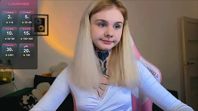 Britney Lynch online show from April 5, 7:09 pm