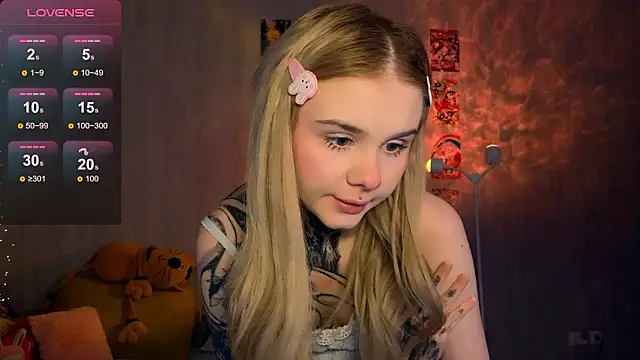 Britney Lynch online show from February 7, 7:11 pm