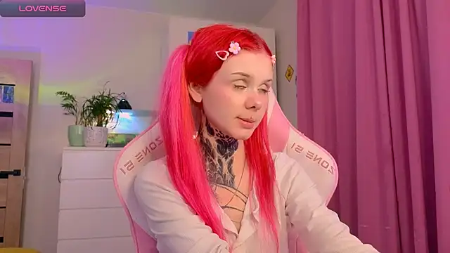 Britney Lynch online show from November 14, 6:33 pm