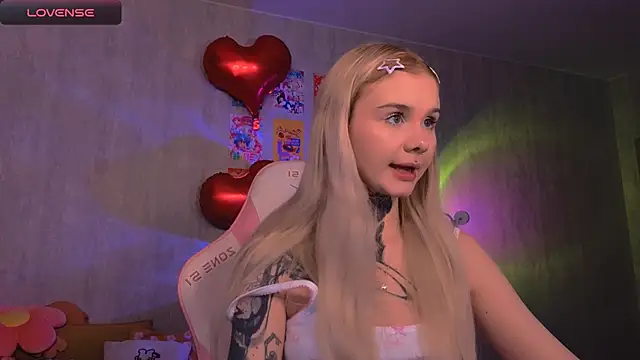 Britney Lynch online show from February 18, 7:10 pm