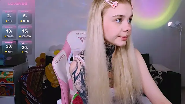 Britney Lynch online show from March 15, 6:37 pm