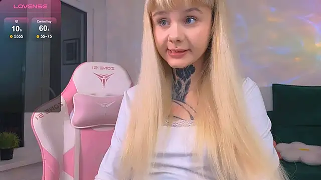 Britney Lynch online show from March 19, 7:14 pm