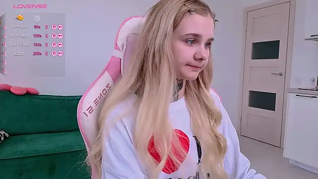 Britney Lynch online show from May 24, 2:06 pm