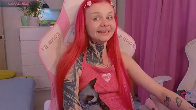 Britney Lynch online show from November 15, 6:39 am