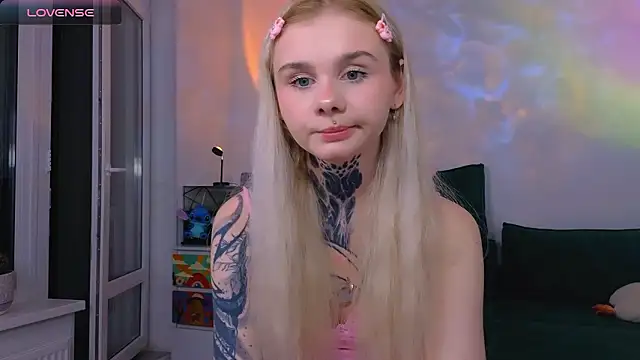 Britney Lynch online show from March 13, 7:08 pm