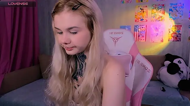 Britney Lynch online show from March 4, 7:10 pm