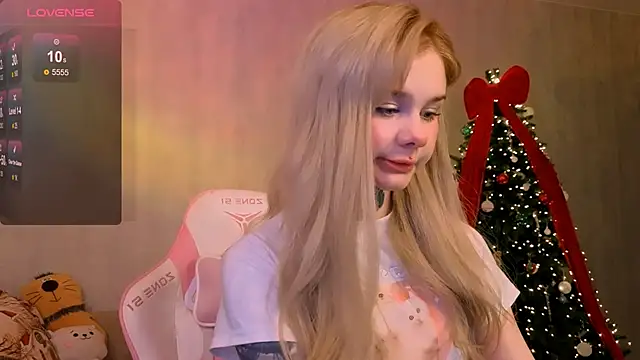 Britney Lynch online show from January 11, 8:05 pm