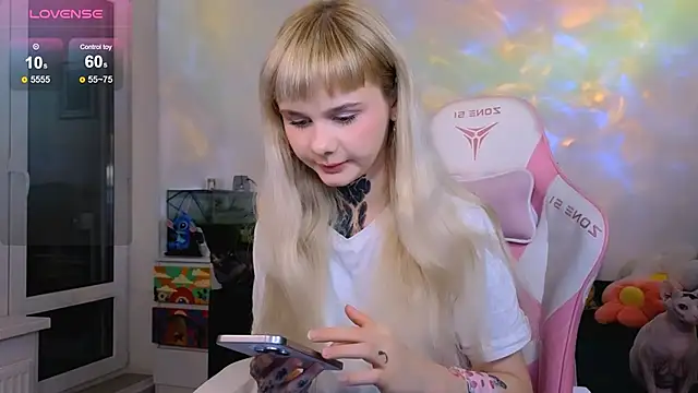 Britney Lynch online show from March 27, 7:04 pm