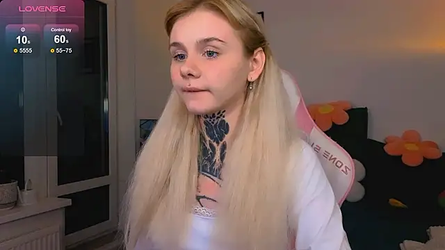 Britney Lynch online show from March 29, 7:04 pm