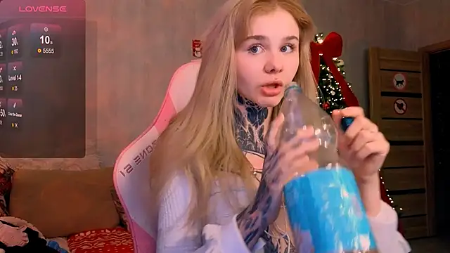 Britney Lynch online show from January 13, 8:02 pm