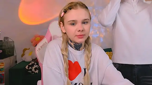 Britney Lynch online show from March 12, 7:07 pm