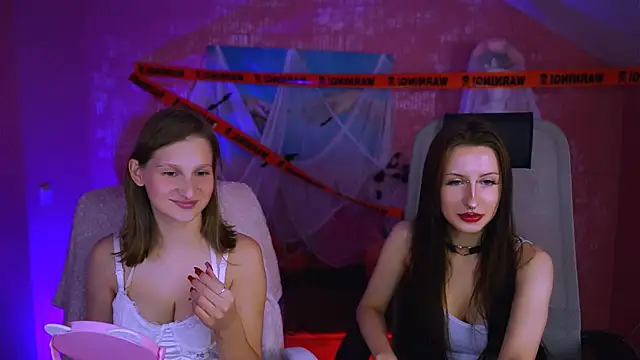 Snapshot of EllaHorton chatting on October 18, 12:29 pm EllaHorton online show from October 18, 12:29 pm