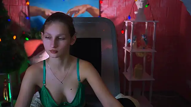 Snapshot of EllaHorton chatting on January 4, 10:27 am EllaHorton online show from January 4, 10:27 am