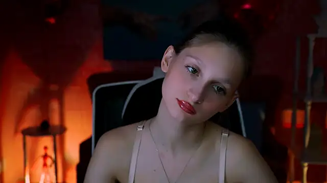 Snapshot of EllaHorton chatting on March 22, 11:42 am EllaHorton online show from March 22, 11:42 am