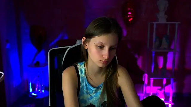 Snapshot of EllaHorton chatting on March 15, 7:09 am EllaHorton online show from March 15, 7:09 am