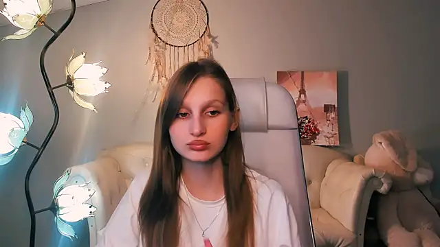 Snapshot of EllaHorton chatting on March 18, 12:39 pm EllaHorton online show from March 18, 12:39 pm