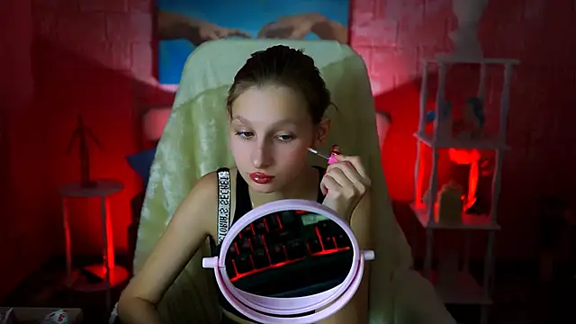 Snapshot of EllaHorton chatting on January 27, 6:41 am EllaHorton online show from January 27, 6:41 am