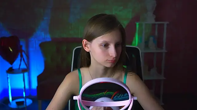 Snapshot of EllaHorton chatting on March 1, 9:07 am EllaHorton online show from March 1, 9:07 am