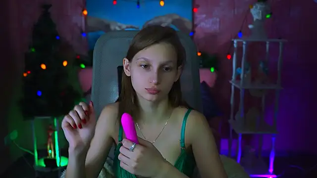 Snapshot of EllaHorton chatting on January 7, 8:34 am EllaHorton online show from January 7, 8:34 am