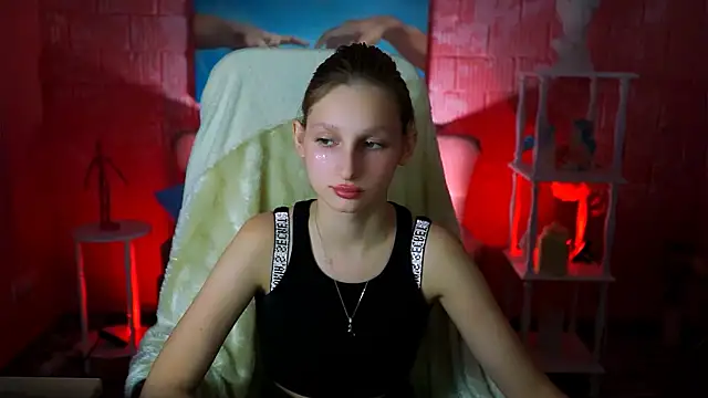 Snapshot of EllaHorton chatting on January 27, 9:44 am EllaHorton online show from January 27, 9:44 am