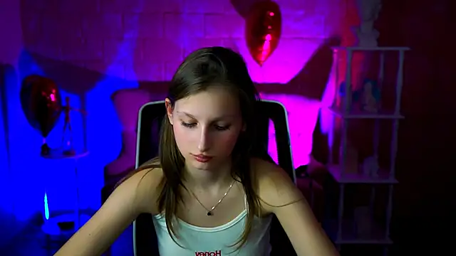 Snapshot of EllaHorton chatting on March 5, 7:06 pm EllaHorton online show from March 5, 7:06 pm