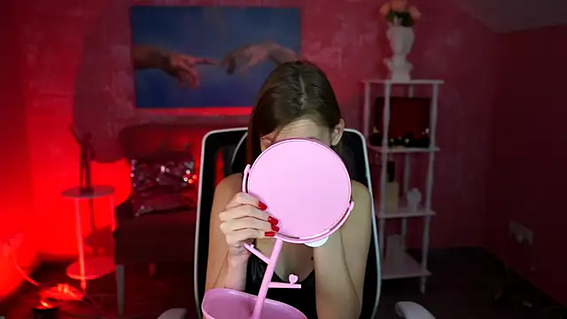 EllaHorton online show from April 12, 7:11 am