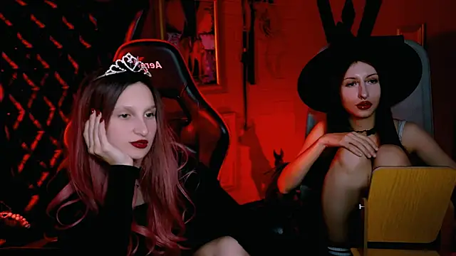 Snapshot of EllaHorton chatting on October 30, 4:48 pm EllaHorton online show from October 30, 4:48 pm