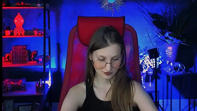 Snapshot of EllaHorton chatting on March 13, 8:43 pm EllaHorton online show from March 13, 8:43 pm