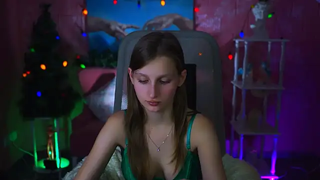 Snapshot of EllaHorton chatting on January 7, 2:41 pm EllaHorton online show from January 7, 2:41 pm