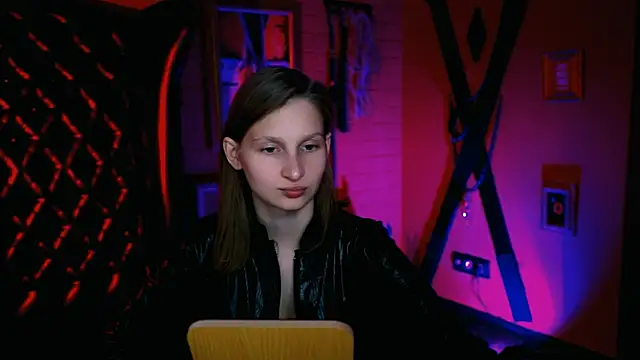 Snapshot of EllaHorton chatting on October 27, 8:48 am EllaHorton online show from October 27, 8:48 am